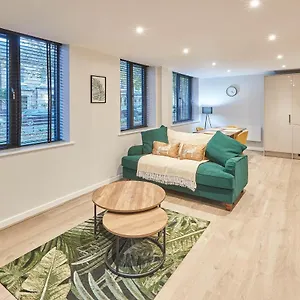 Apartment Host & - Fern, York